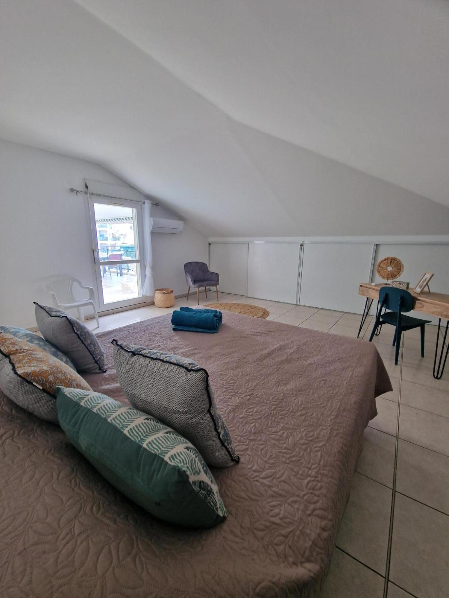 Appartement Villa Sur Le Toit, Vue Mer Сен Жилс ле Бен Екстериор снимка